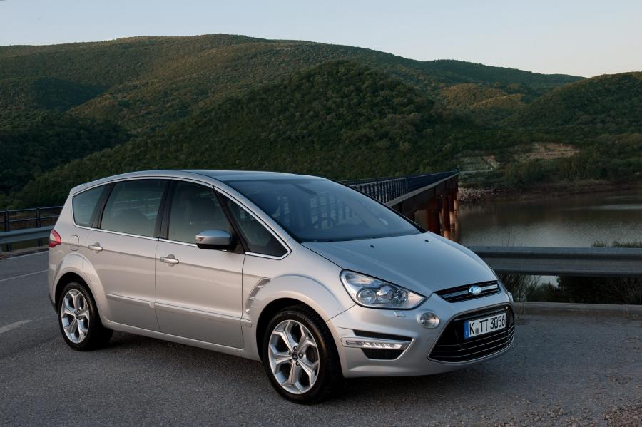  Ford S-Max 2010 года  (фото 19 из 21)